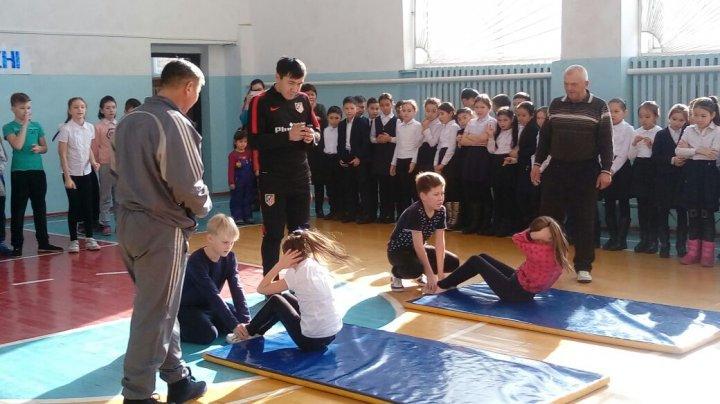 Сегодня в школе проводились соревнования веселые старты среди 4 классов